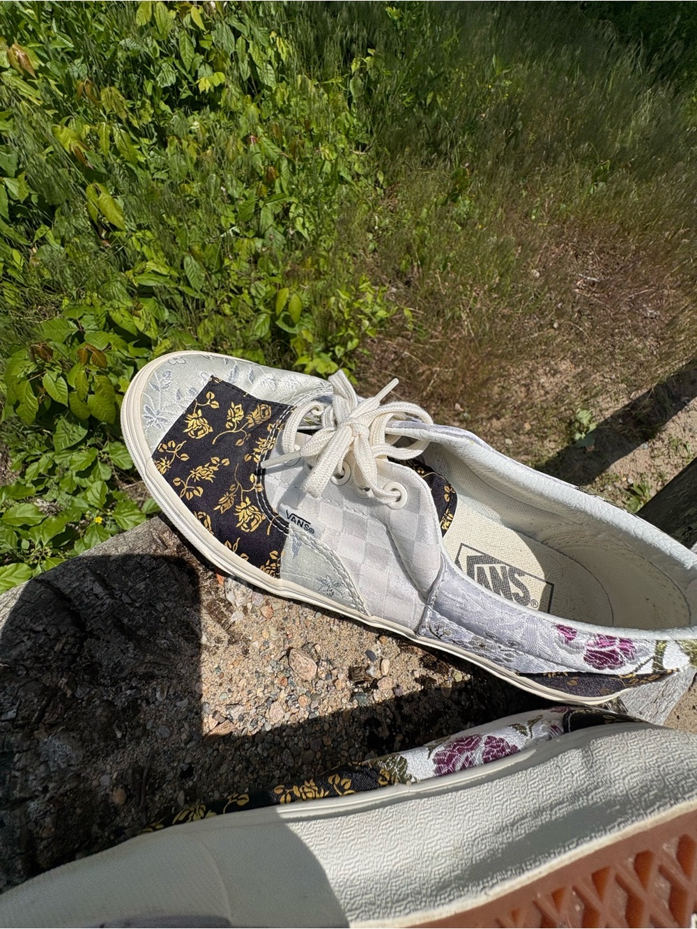 Vans Floral Patchwork Low-Top Sneakers - White womens 8 men’s 6.5 - Picture 3 of 9